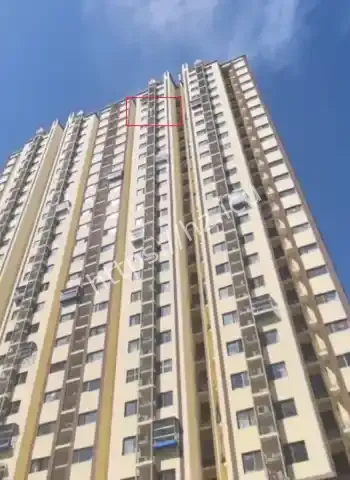 89岁独居老人爬窗被困21层空调外机